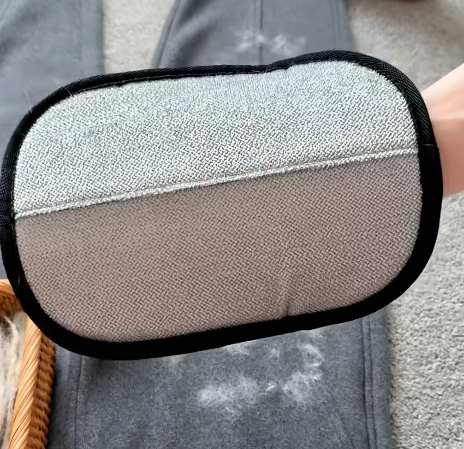 Elektrostatik eldiven ile kedi tüyü temizleme - pratik ve hızlı çözüm